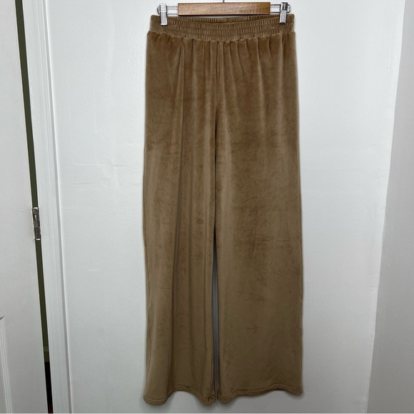 SKIMS Sienna White Leg Velour Track Pants - Picture 2 of 6